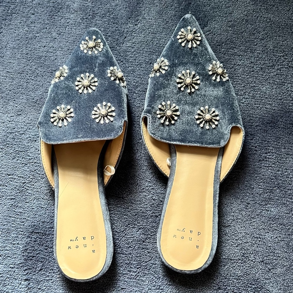 PERIWINKLE BLUE SUEDE SLIDE FLATS A NEW DAY 7.5
